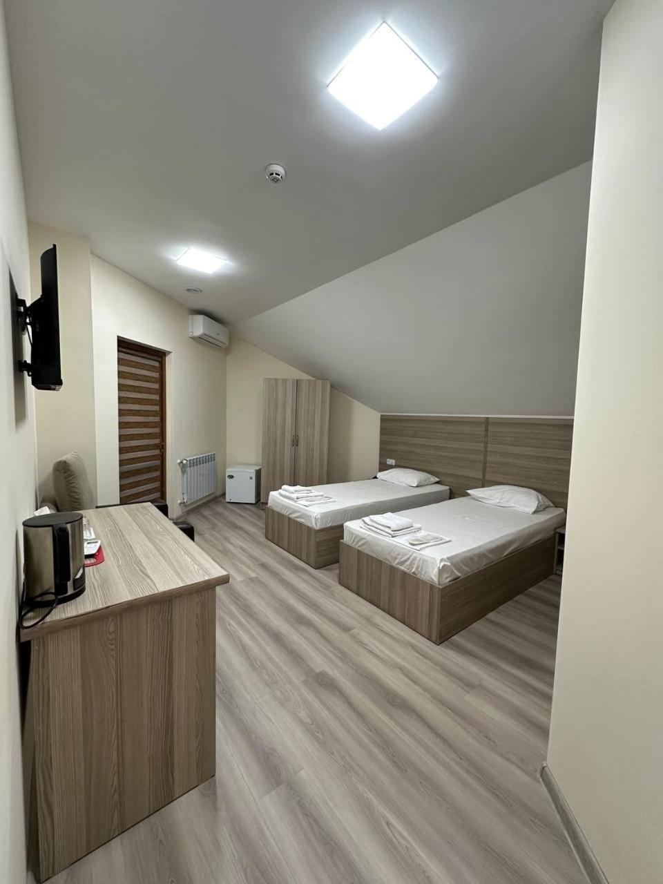 Olive Hotel Erevan Esterno foto