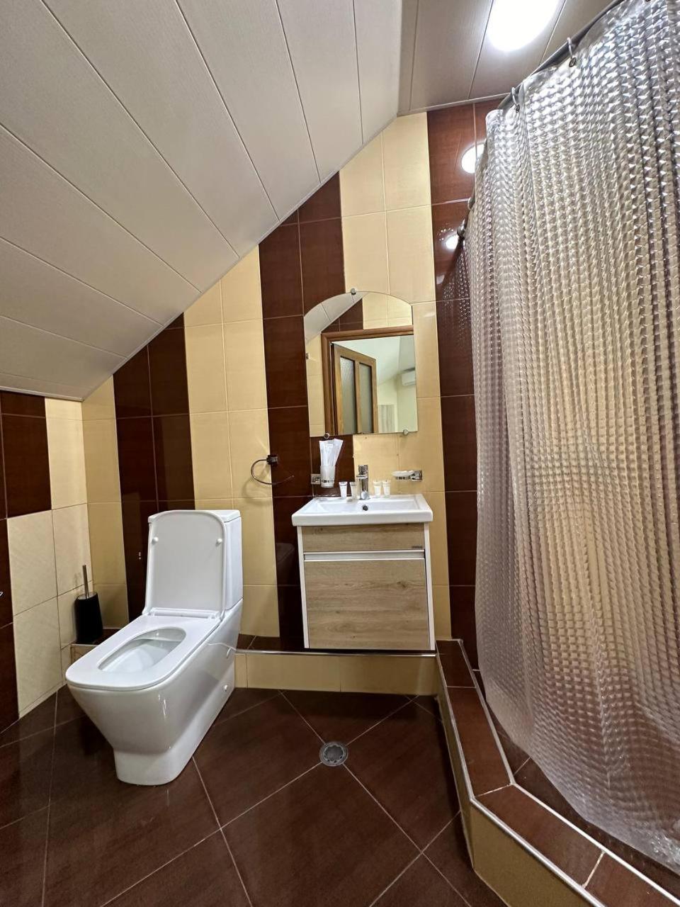 Olive Hotel Erevan Esterno foto